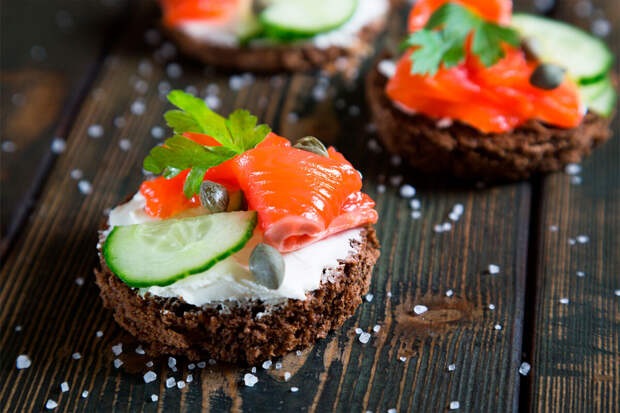 Врач Кашух: бутерброды с колбасой и сыром каждый день ведут к ожирению