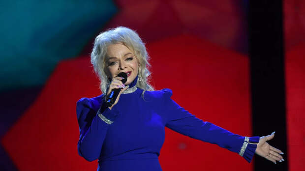 Стало известно, сколько Долина могла заработать за концерт в московском баре