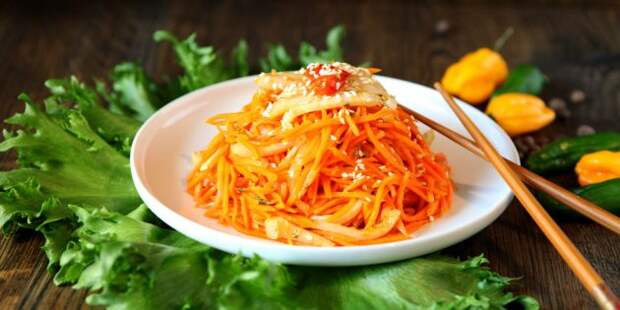 Рецепт салата с корейской морковью и кальмарами