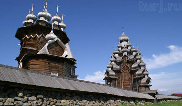 Россия, Погост Кижи, Кижи, Покровская церковь, Преображенская церковь, музей под открытым небом, храмы Карелии, древнерусское деревянное зодчество, достопримечательности России