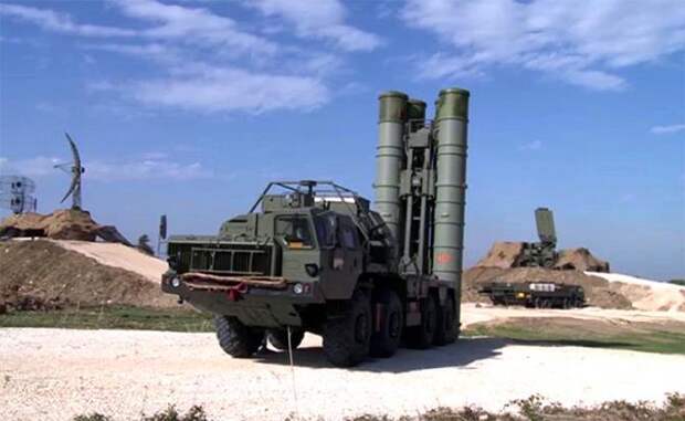 Развертывание российского зенитного ракетного комплекса С-400 на территории авиабазы Хмеймим
