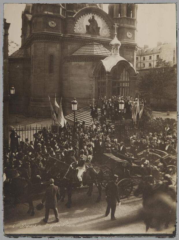 1896. Встреча Николая II у собора Александра Невского в Париже.jpg