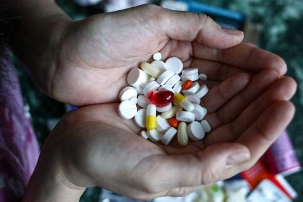 Какие лекарства нельзя совмещать с алкоголем — памятка от Роскачества