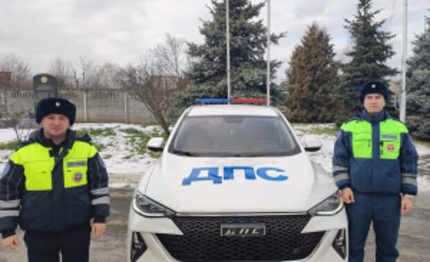 В Северной Осетии инспекторы ДПС Владикавказа получили благодарность от местной жительницы, за то что оперативно сопроводили ее до родильного дома