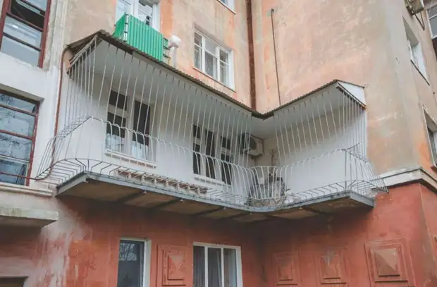 22 фото балконов и лоджий, которые вызывают восхищение, смех и много вопросов