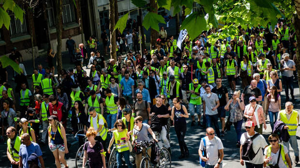 Более 10 тысяч человек приняли участие в акции «жёлтых жилетов» во Франции