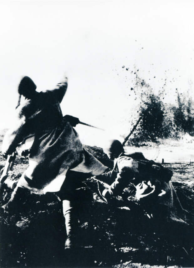 Ближний бой при попытке стратегического наступления советских войск, 1942 год. Ближний бой при попытке стратегического наступления советских войск, 1942 год.