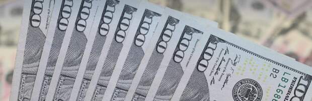 Доллар снова растет на торгах в Казахстане