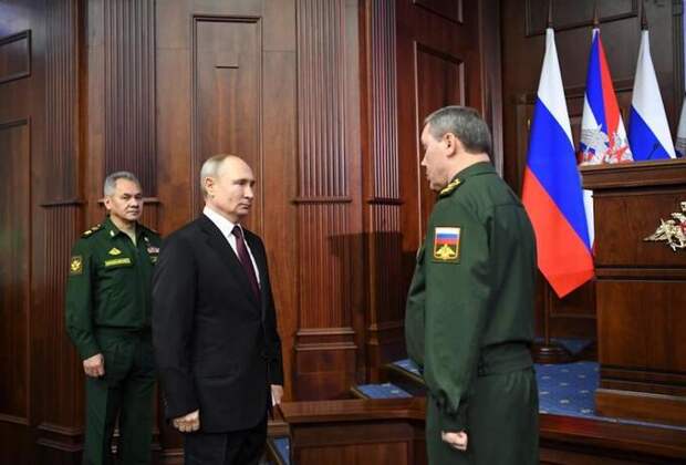 «Удары по центрам принятия решений»: Путин не угрожает, Путин пока предупреждает