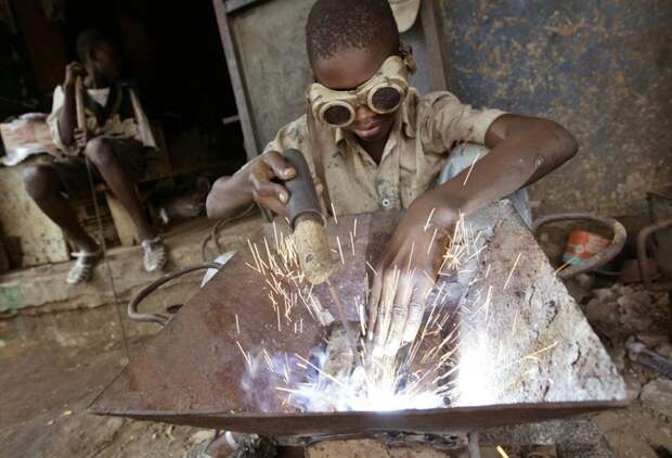 7. В Африке, как нигде, развит детский труд, который скорее похож на рабство Жуткие снимки, Трогает до слёз, дети, детский труд, рабство