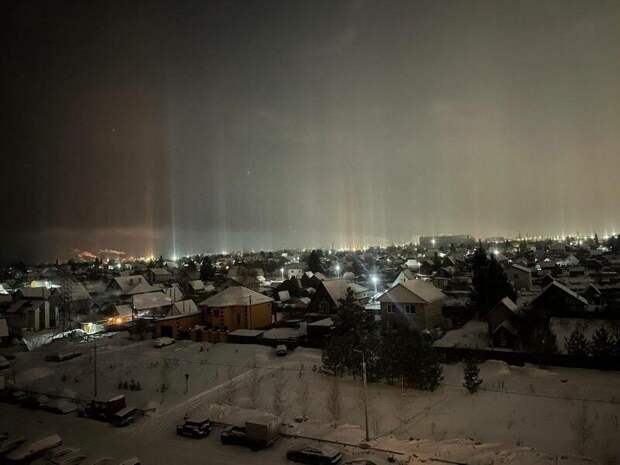 В Барнауле в небе заметили световые столбы / Фото: amic.ru