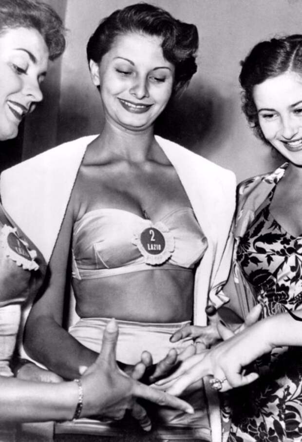 15-летняя Софи Лорен на конкурсе красоты Мисс Италия 1950
