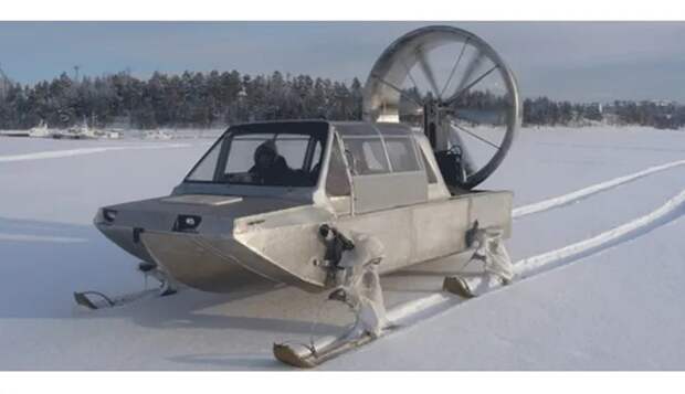 Snowjeep (Братск). Компания, производящая несколько моделей техники, приводимой в движение пропеллером – аэробот, глиссер и, конечно, аэросани – небольшие, средней мощности (135 л.с.)
