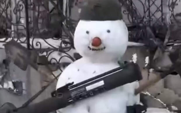 Русские боевые снеговики встали на защиту освобожденных территорий