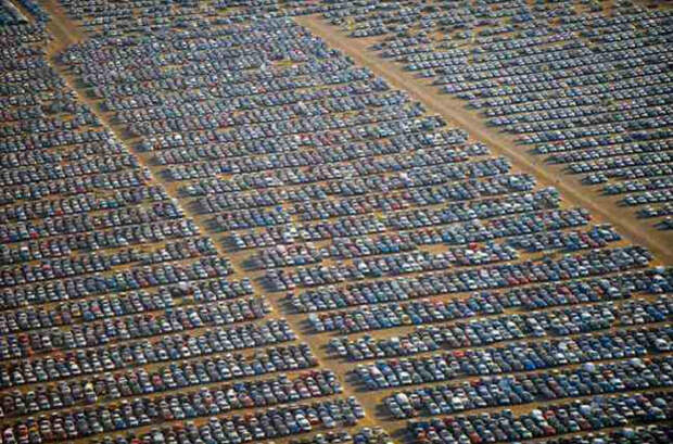 В этой статье пойдет речь о так называемых "кладбищах новых автомобилей" - стоянках, где хранятся непроданные машины. авто, факты