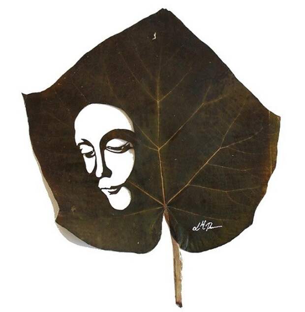 madonna-30-cm-x-26-cm-species-paulownia.jpg