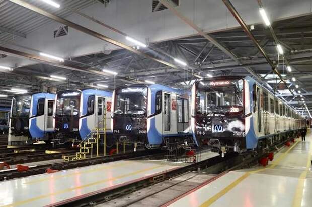 На второй линии метро Петербурга запустили четыре состава «Балтиец»