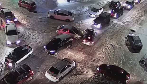 Водители не поделили забитый перекресток в центре Петрозаводска