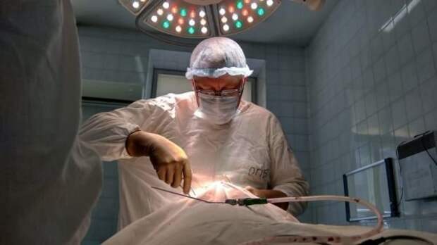 Хирург уже несколько лет тратит свой отпуск на то, чтобы провести бесплатные операции детям Михаил Колыбелкин, в мире, врач, добро, история, люди, операция