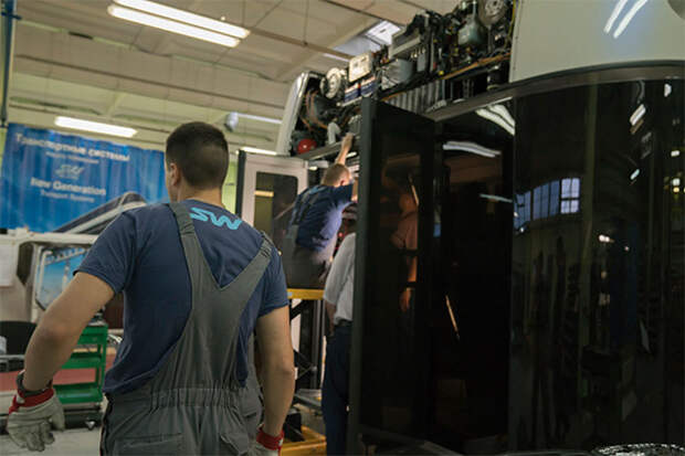 Юнибус SkуWay в процессе сборки