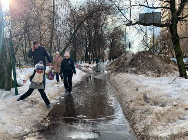 В Дмитровском коммунальщики подготовились к аномальному потеплению