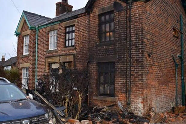 Пара в Англии требует с водителя спорткара £250 тыс. за разрушенный дом