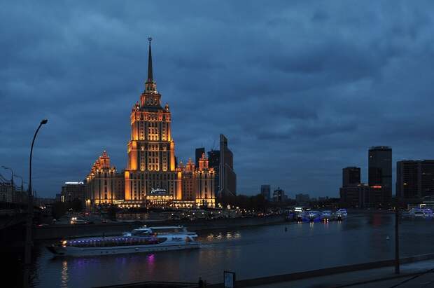 гостиница "Украина", сталинские высотки, москва, москва река, Гостиничной здание в Драгомилове
