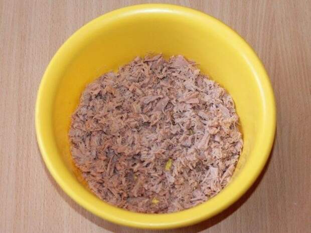 Салат из зеленого горошка с тунцом и рисом