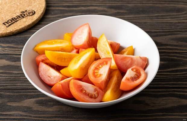Если вы скучаете по сочным спелым помидорам зимой, и не готовы довольствоваться томатами из супермаркета без вкуса и запаха, тогда этот рецепт как раз для вас!-2