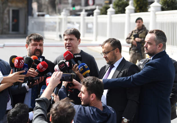 Украина обратилась с советом к премьеру Армении, над которым нависла угроза отставки