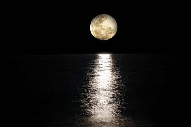 Луна и лунная дорожка