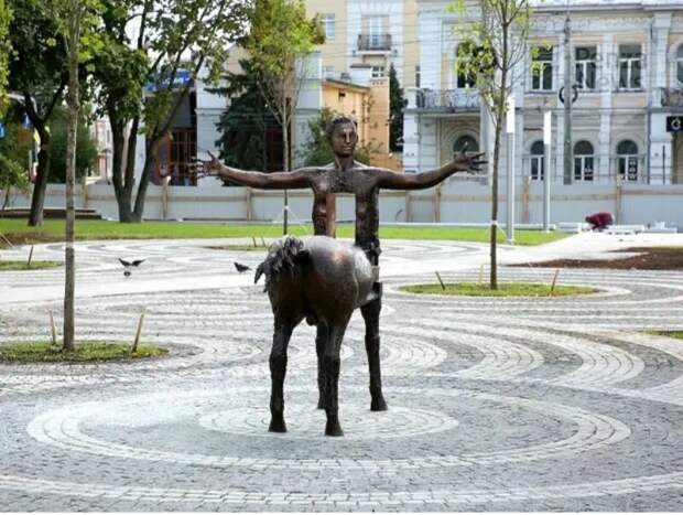 Не больше 25 памятников на Россию