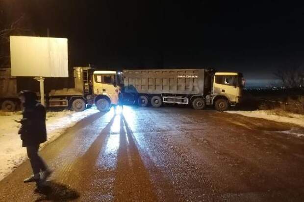 Перевозчик АО "ТСК" из-за долгов регоператора перекрыл въезд на завод по обработке отходов