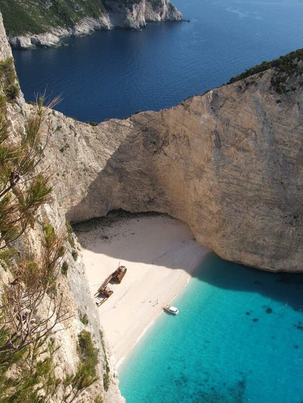 Бухта Навайо (Navagio Beach). Остров Закинф, Греция