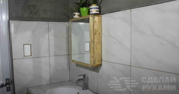 Идея для ванной: как сделать навесной шкафчик с зеркалом