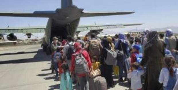 Более серьезный кризис эвакуации в Афганистане только начинается, - ООН