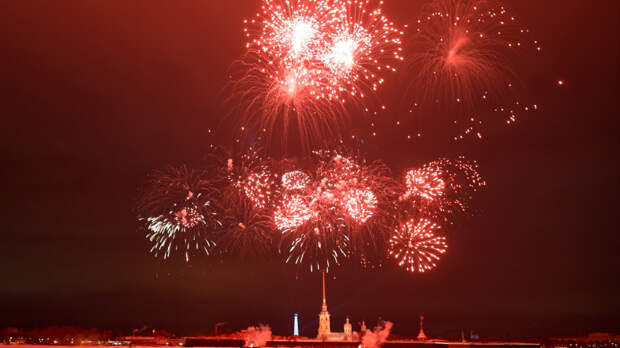 Празднование 82-й годовщины снятия блокады Ленинграда завершилось торжественным салютом