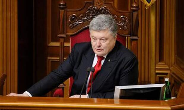 Порошенко решил избавить конституцию от «продиктованных Кремлем» пунктов
