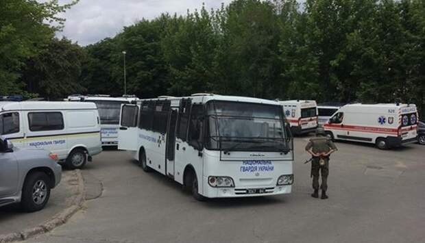 Вооруженные силовики окружили столичную психбольницу