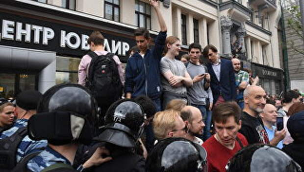 На Тверской улице в Москве во время несанкционированной акции. 12 июня 2017