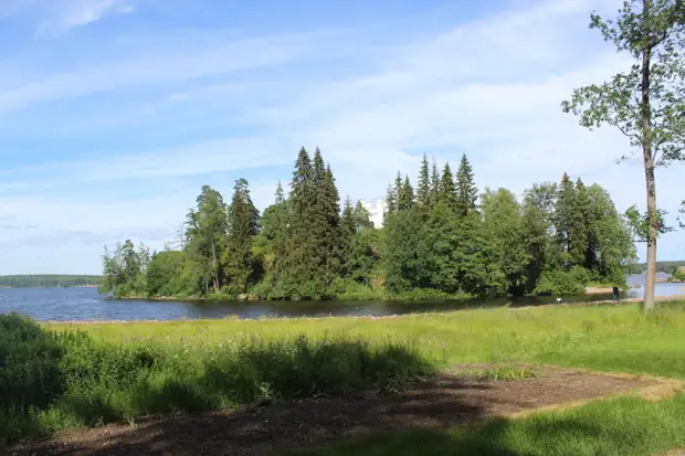 "Тянутся сосны в прозрачное небо, глыбы гранита заснули давно..." Парк Монрепо в Выборге