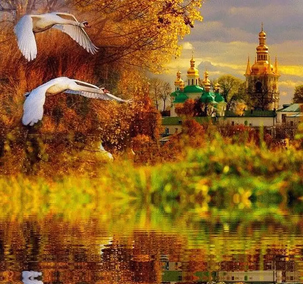 Летящий звон. Русь осенняя. Православные красивые птицы. Птицы на фоне храма. Журавли на фоне церкви.