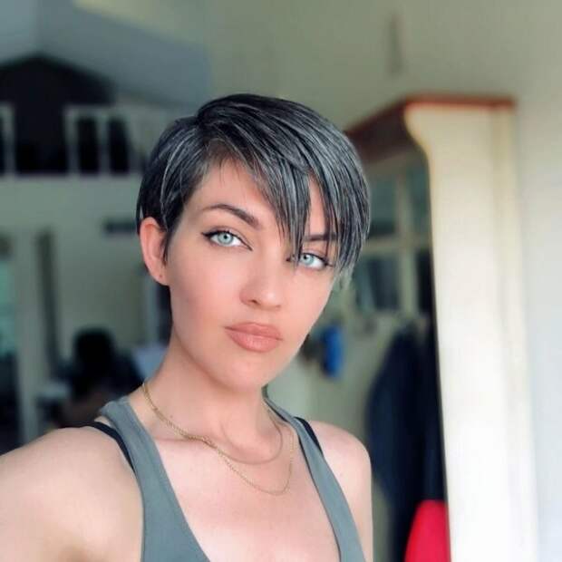 Красить седину — уже не в моде: вот новая фишка в уходе за волосами