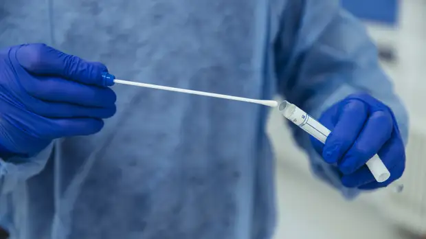 В Калужской области выявили первые случаи инфицирования штаммом коронавируса «омикрон»