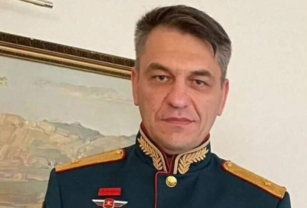 Военблогер заявил о «мохнатой руке» в ситуации с отставкой командовавшего на СВО генерала