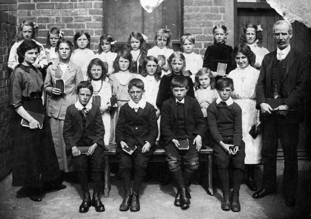 16. Учащиеся школы в Холивеле, Великобритания, 1910 год век, мир, прошлое, снимок, событие, странность, фотография
