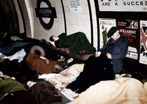 Все это время жителям Лондона официально разрешено было на ночь укрываться в подземке блиц, бомбежка, бомбоубежище, вторая мировая, колоризация, колоризированные снимки, лондон, подземка