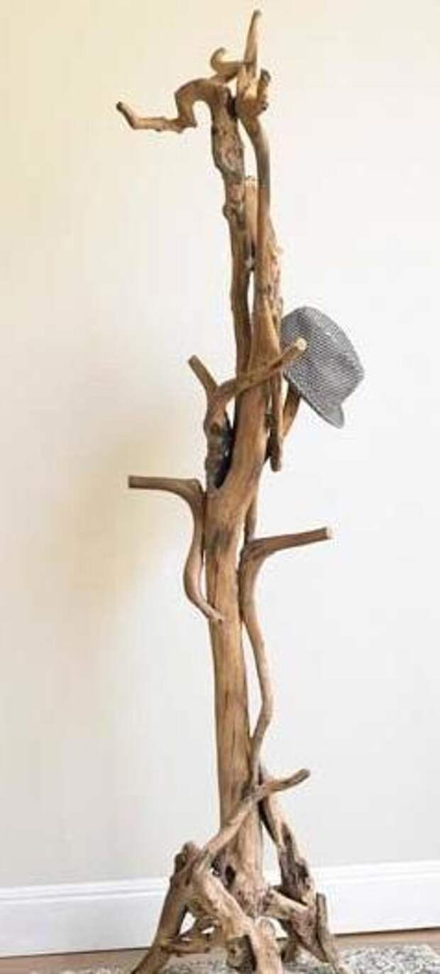 вешалка из сучковатого дерева