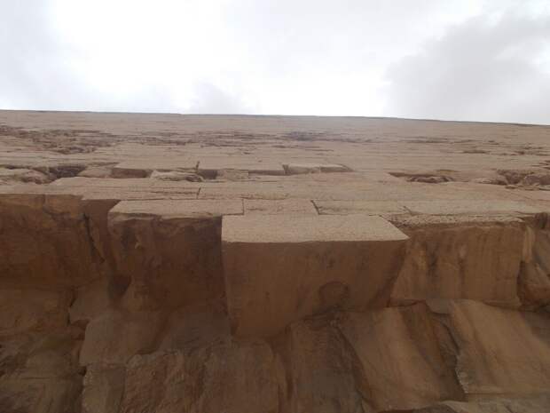 Обнаружены удивительные детали древней Ломаной пирамиды