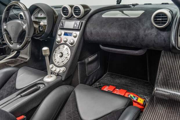 Гиперкар Koenigsegg 2008 года с механической коробкой передач
